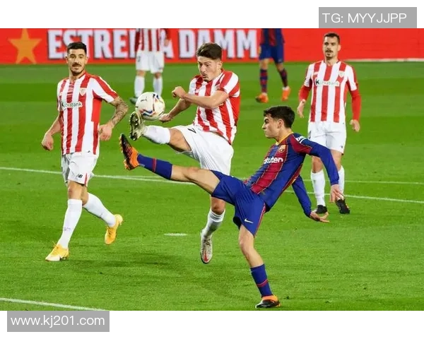 西甲精彩对决拜仁大胜巴黎圣日耳曼帽子戏法点燃全场激情