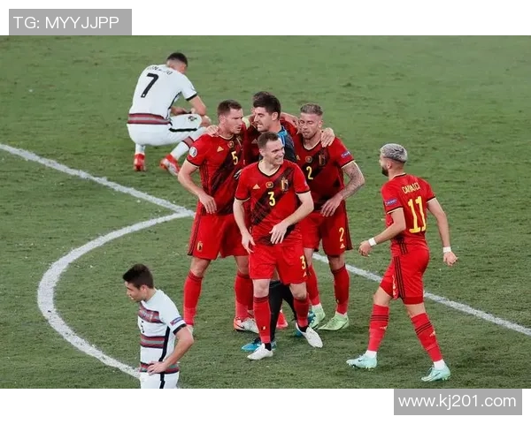 中超精彩对决那不勒斯大胜巴黎圣日耳曼引发争议判罚热议