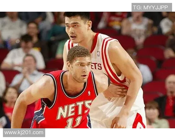 姚明与洛佩兹的巅峰对决谁能在篮球场上笑到最后