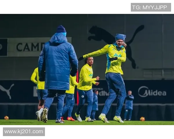 中超精彩对决里昂逆转曼城全场沸腾瞬间回顾与分析