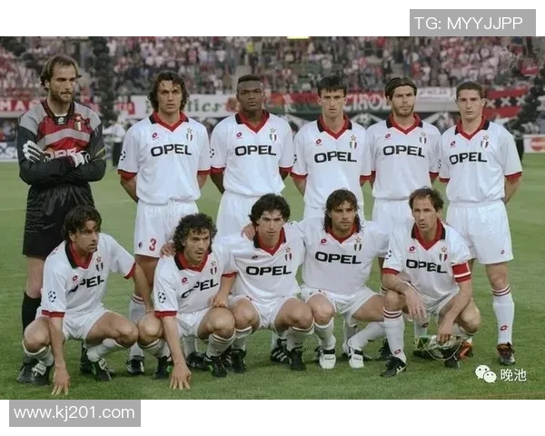 欧冠激战回顾AC米兰惊险逆转巴萨乌龙球引发全场狂欢