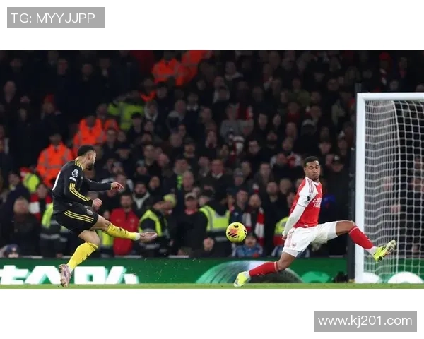 英超大战：拜仁狂胜曼联五球横扫全场引发热议