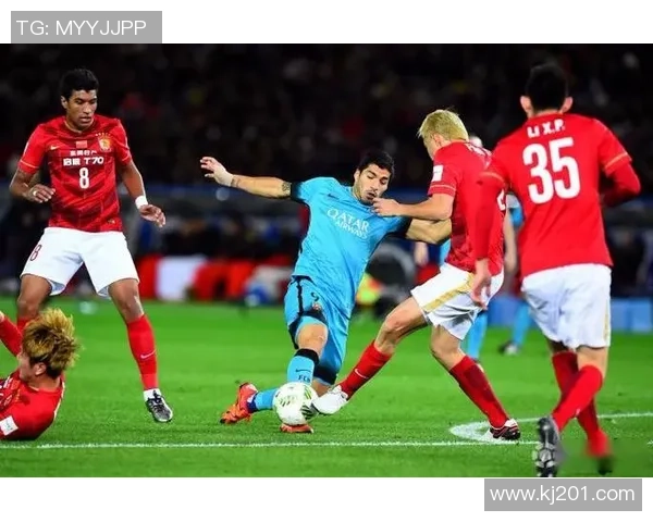 英超赛场巴萨大胜拜仁四球狂潮引发全场热议与十大精彩进球回顾