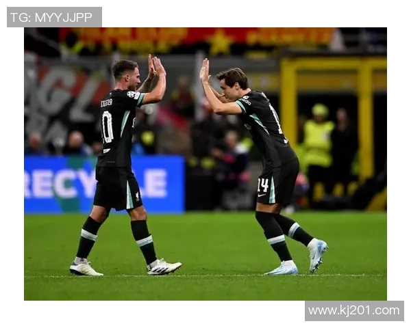 欧冠经典对决AC米兰与利物浦战成平局战术解析引发热议 欧冠经典对决AC米兰与利物浦战成平局战术解析引发热议